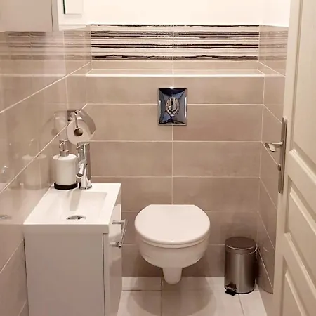 Spacieuse A Avec Piscine Privee Et Jacuzzi