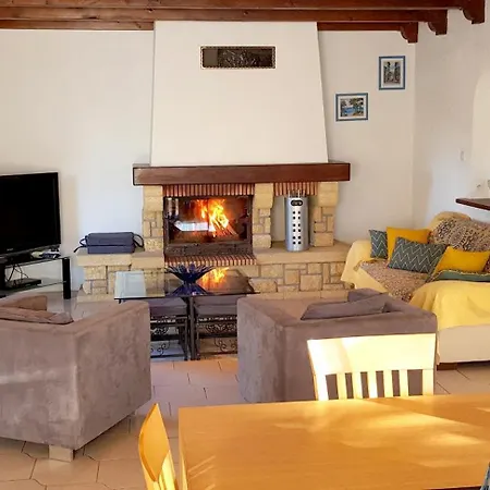 Spacieuse A Avec Piscine Privee Et Jacuzzi