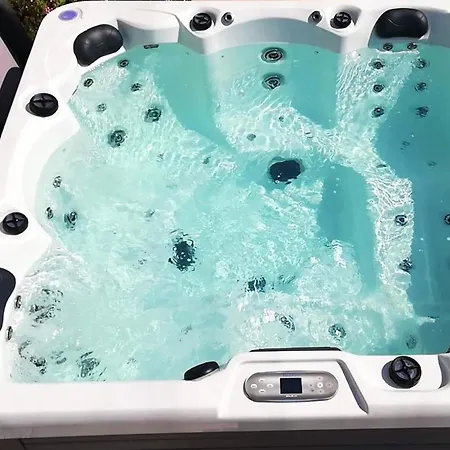 Spacieuse A Avec Piscine Privee Et Jacuzzi *